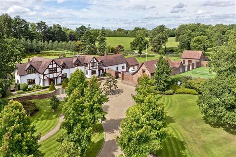 tudor gables lapworth.